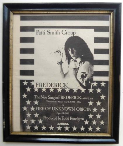 Coupure de presse, publicité pour un album de  Patty Smith, encadré dans une baguette Napoléon III
